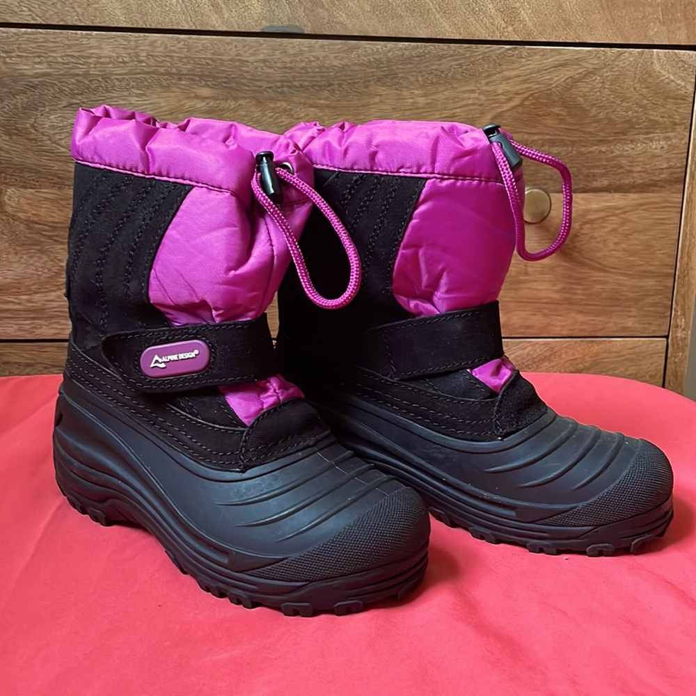 Alpine Design girls size 1 Snow Boots